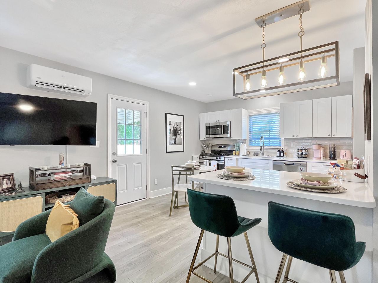 2257 Mott Avenue Photo 6