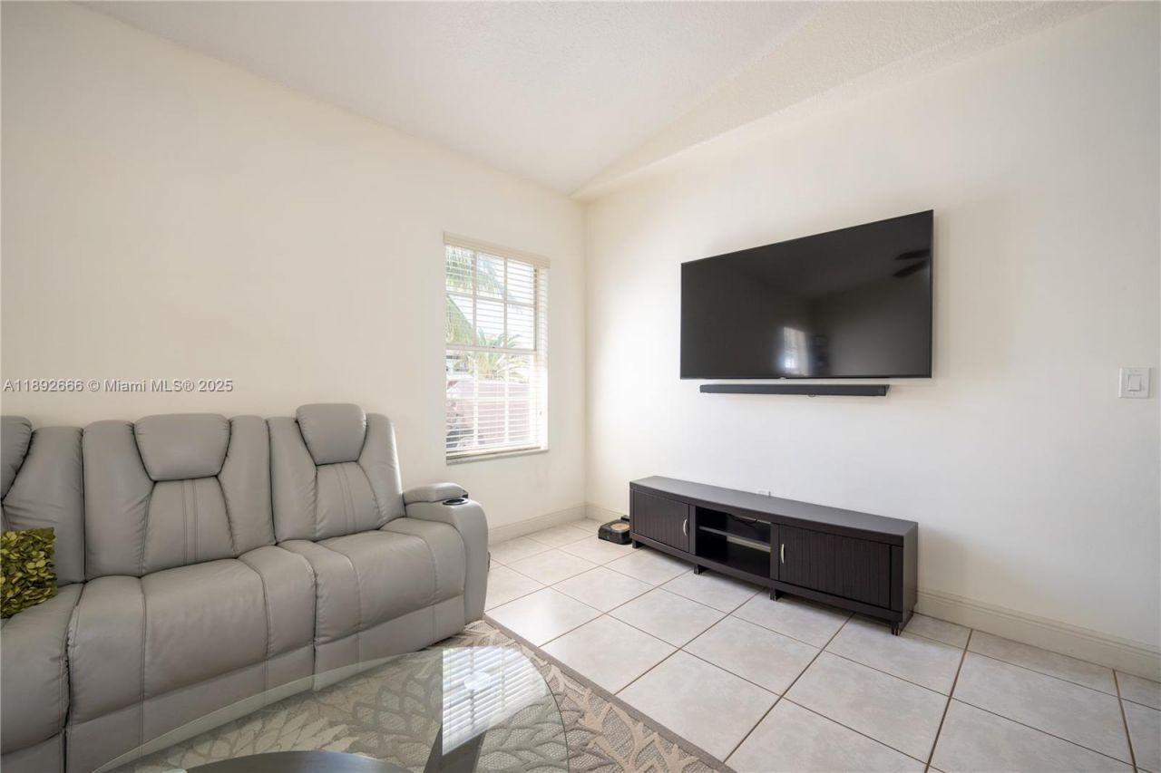 2275 SW 143rd Ct, Miami, FL 33175 Photo