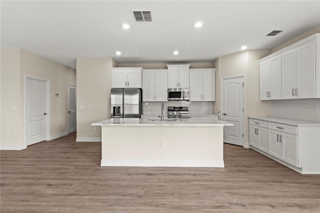 947 Belle Oak Drive, Leesburg, FL 34748 Photo