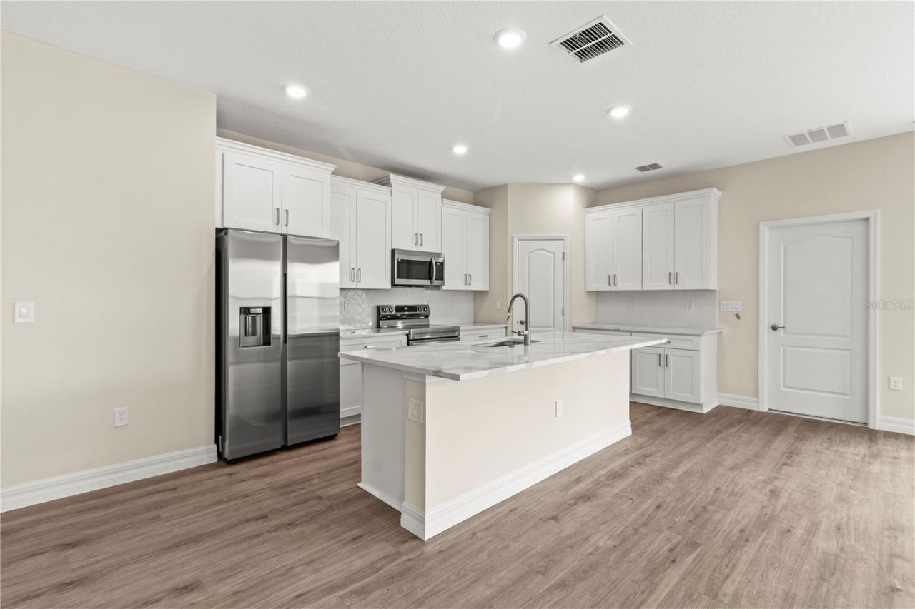 947 Belle Oak Drive, Leesburg, FL 34748 Photo