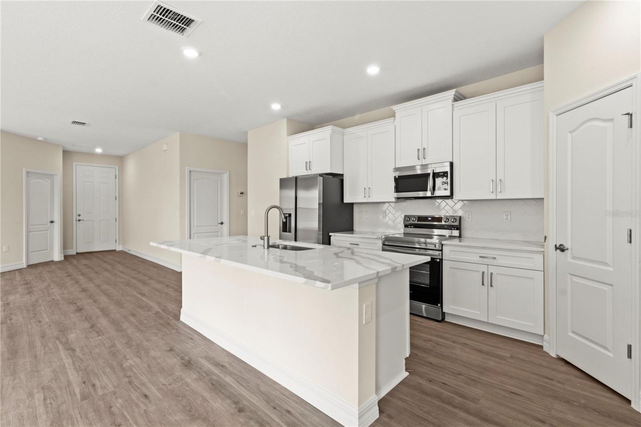 947 Belle Oak Drive, Leesburg, FL 34748 Photo