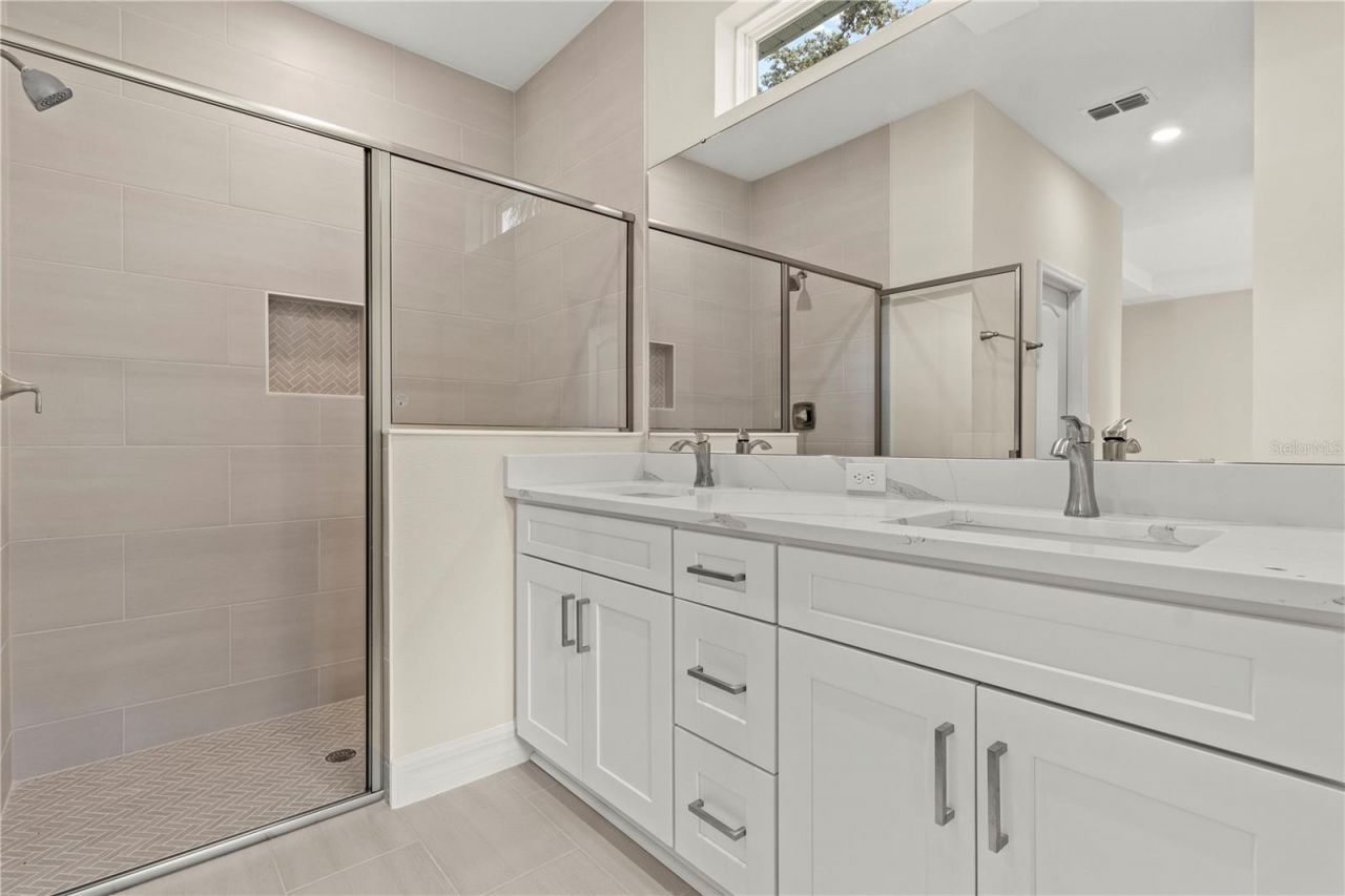 947 Belle Oak Drive, Leesburg, FL 34748 Photo