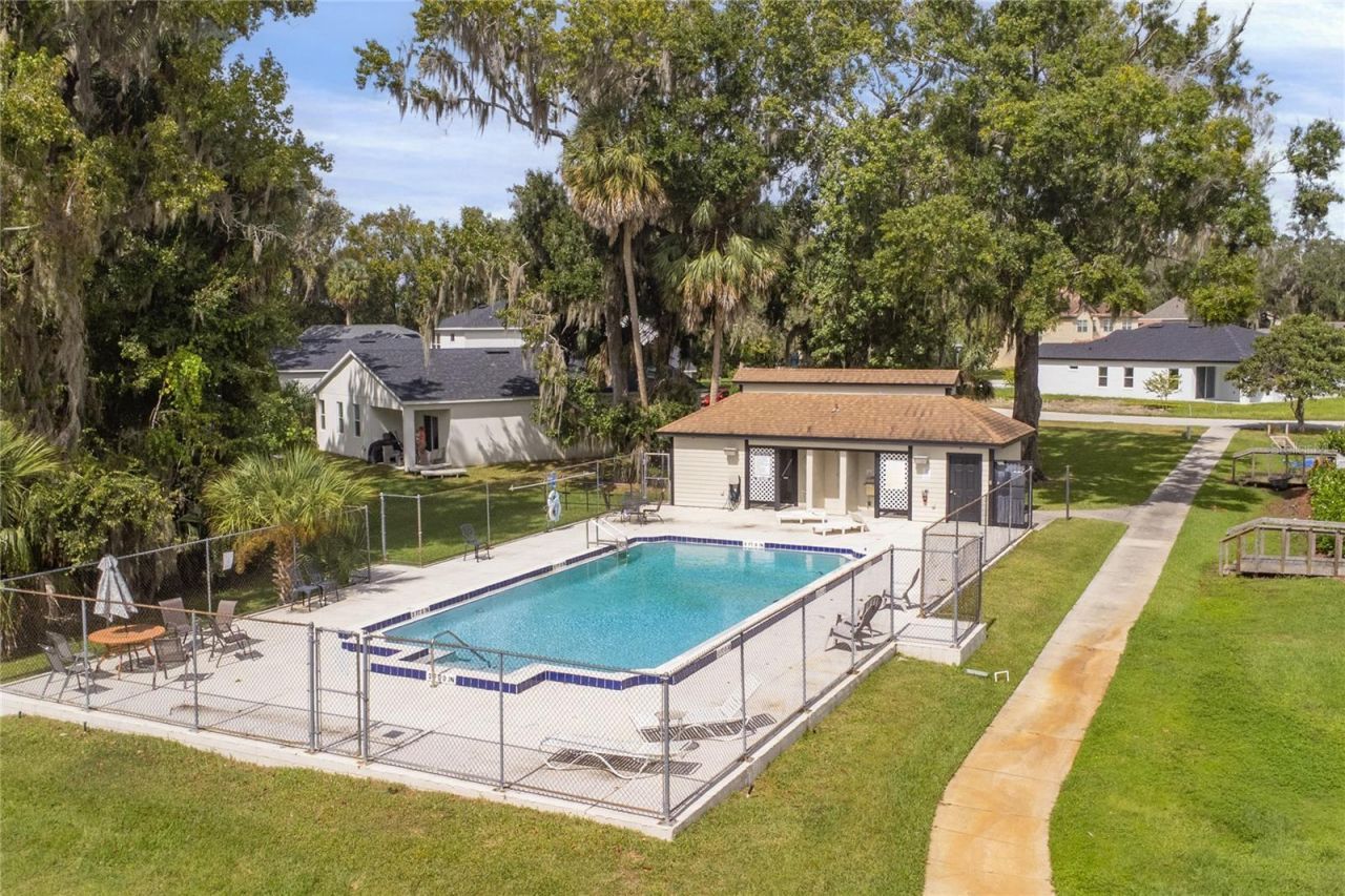 947 Belle Oak Drive, Leesburg, FL 34748 Photo