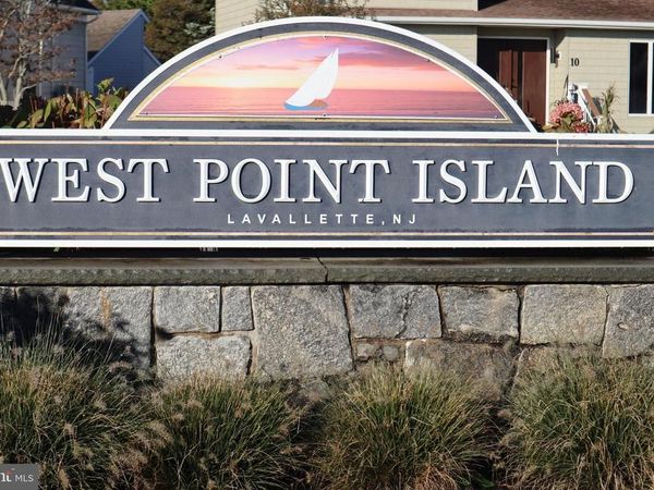 189 PERSHING BOULEVARD, LAVALLETTE, NJ 08735