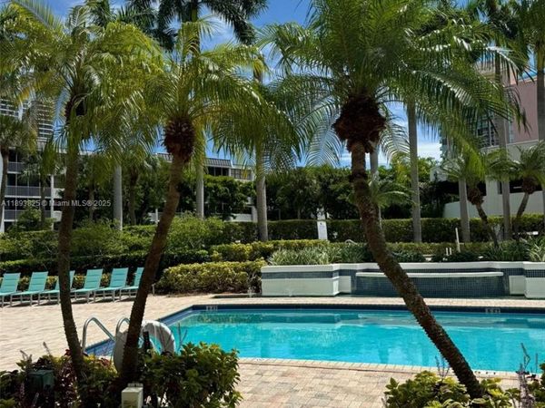 3300 NE 192nd St, Unit 305, Aventura, FL 33180