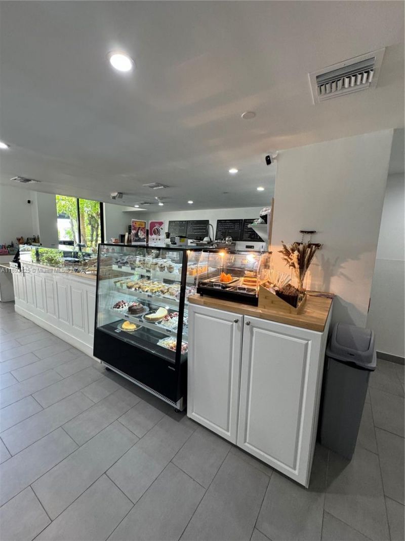 3300 NE 192nd St, Unit 305, Aventura, FL 33180 Photo