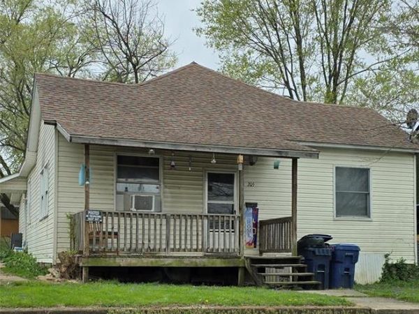 205 N 3rd Street, Elsberry, MO 63343