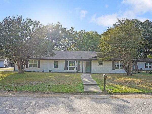 3011 Tanglewood Drive, Commerce, TX 75428