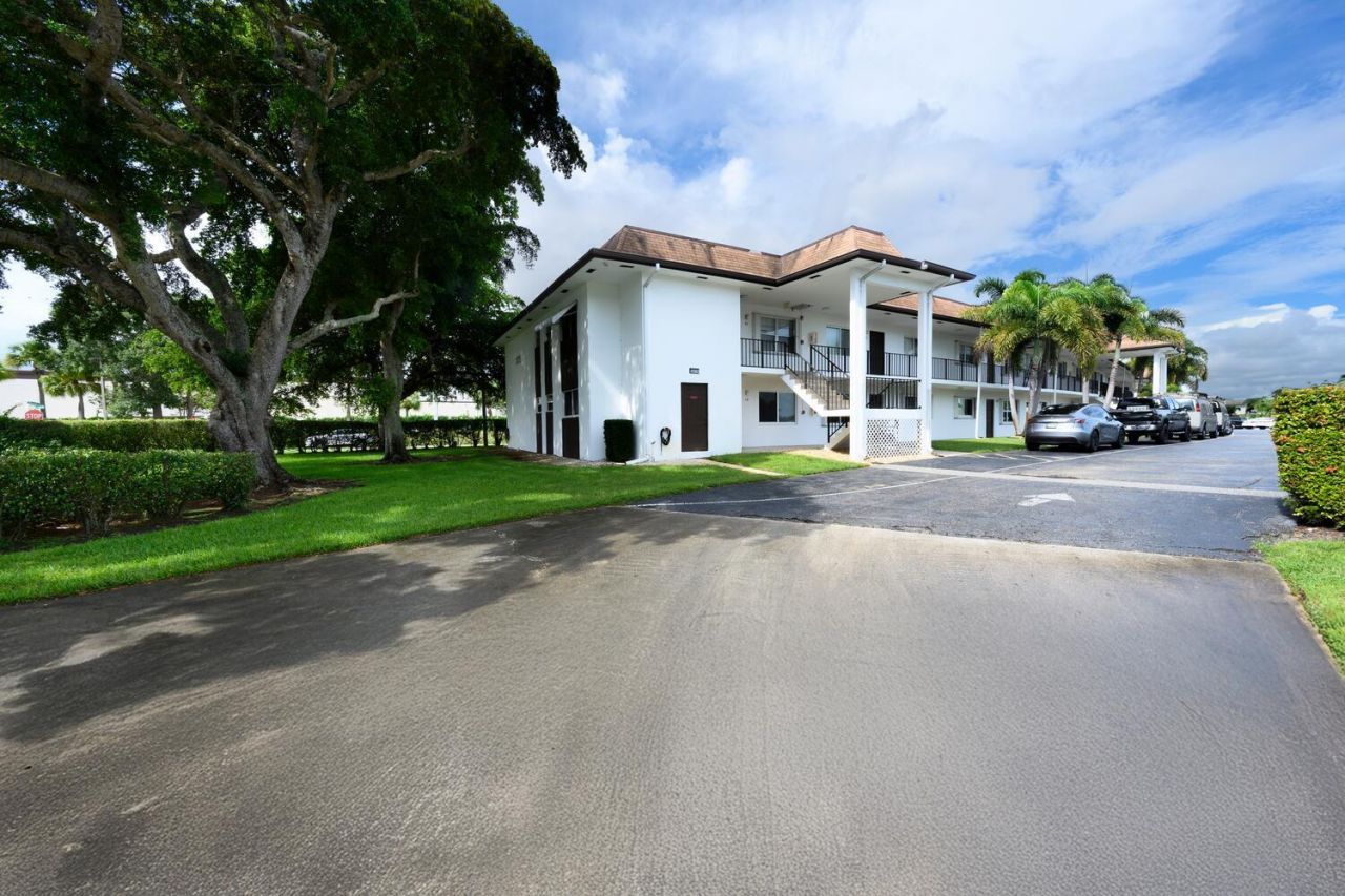 3075 Gardens East Drive, Unit 14, Palm Beach Gardens, FL 33410 Photo