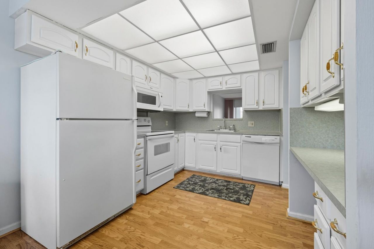 3075 Gardens East Drive, Unit 14, Palm Beach Gardens, FL 33410 Photo