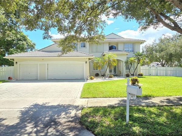 15982 SW 61st St, Davie, FL 33331