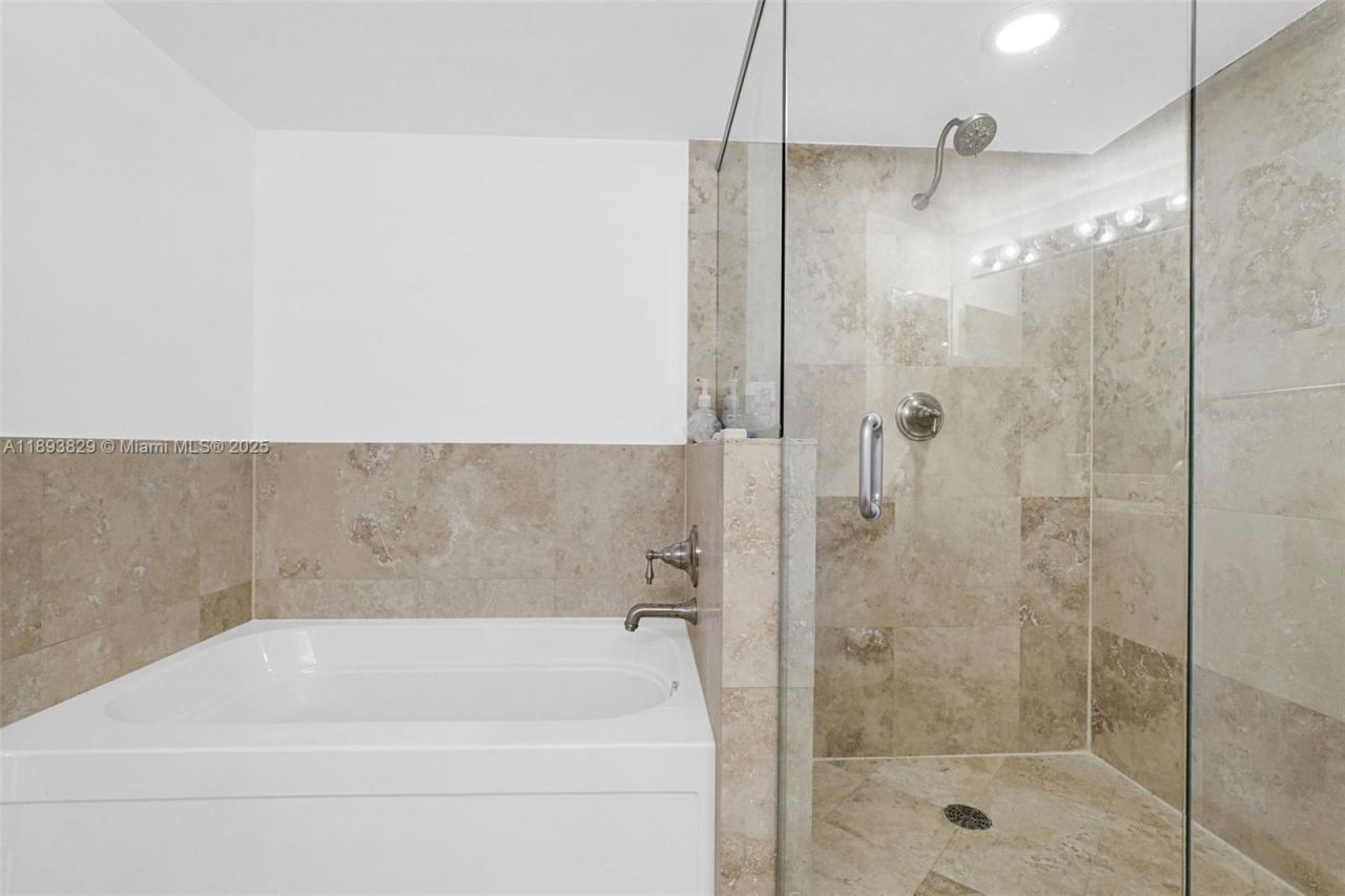 3232 SW 22nd Ter, Unit 1703, Miami, FL 33145 Photo