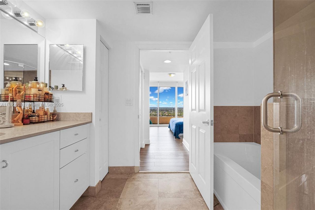 3232 SW 22nd Ter, Unit 1703, Miami, FL 33145 Photo