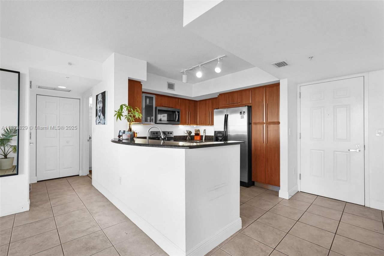 3232 SW 22nd Ter, Unit 1703, Miami, FL 33145 Photo