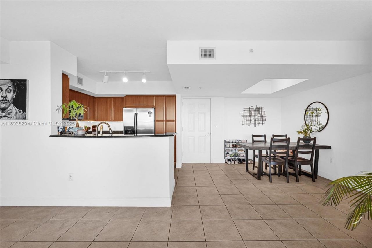 3232 SW 22nd Ter, Unit 1703, Miami, FL 33145 Photo