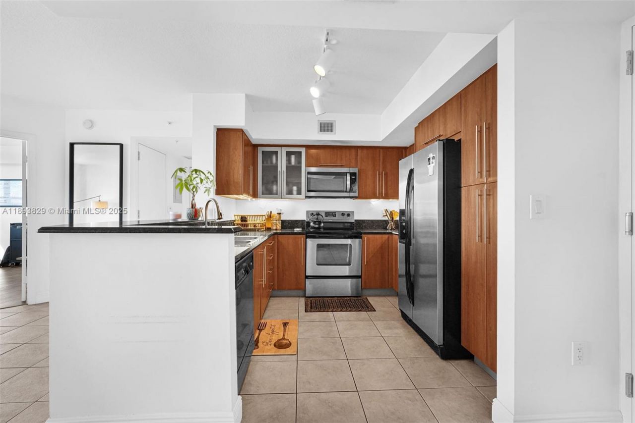 3232 SW 22nd Ter, Unit 1703, Miami, FL 33145 Photo