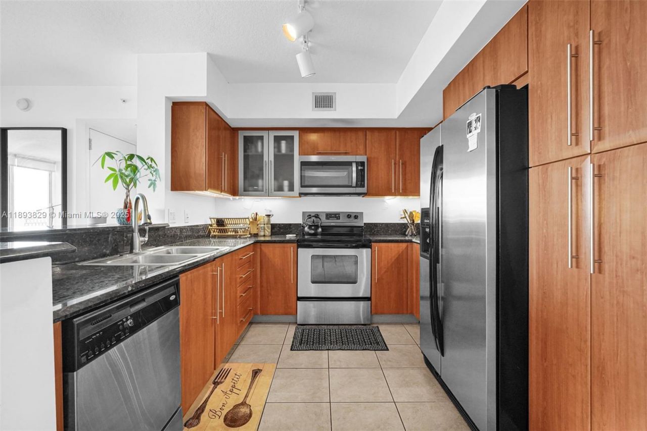 3232 SW 22nd Ter, Unit 1703, Miami, FL 33145 Photo