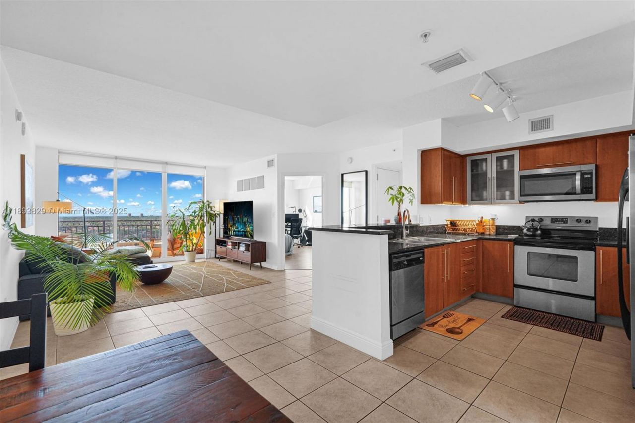 3232 SW 22nd Ter, Unit 1703, Miami, FL 33145 Photo