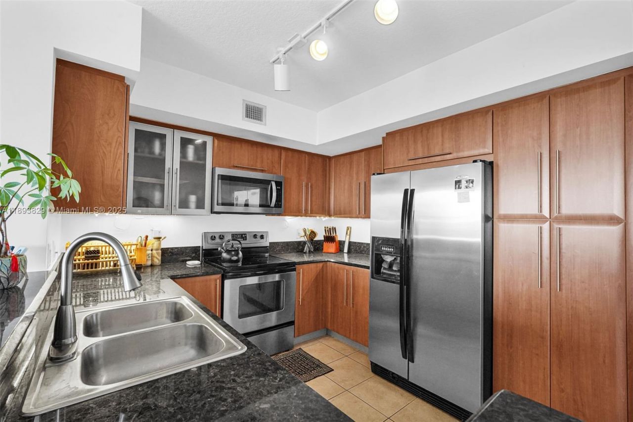 3232 SW 22nd Ter, Unit 1703, Miami, FL 33145 Photo