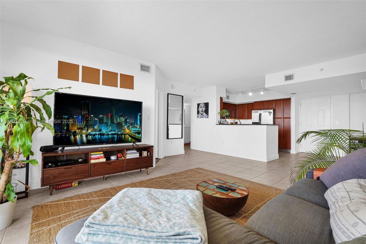 3232 SW 22nd Ter, Unit 1703, Miami, FL 33145 Photo