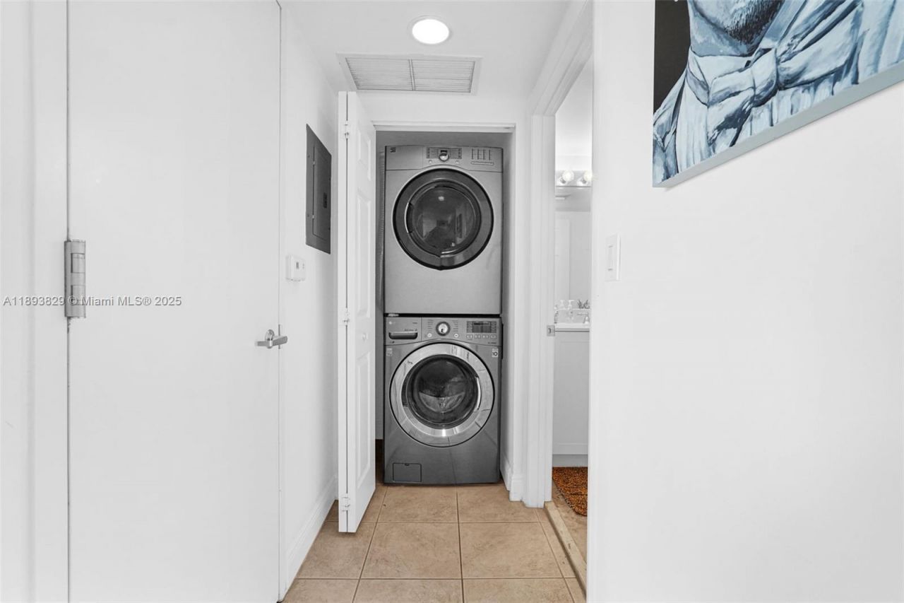 3232 SW 22nd Ter, Unit 1703, Miami, FL 33145 Photo