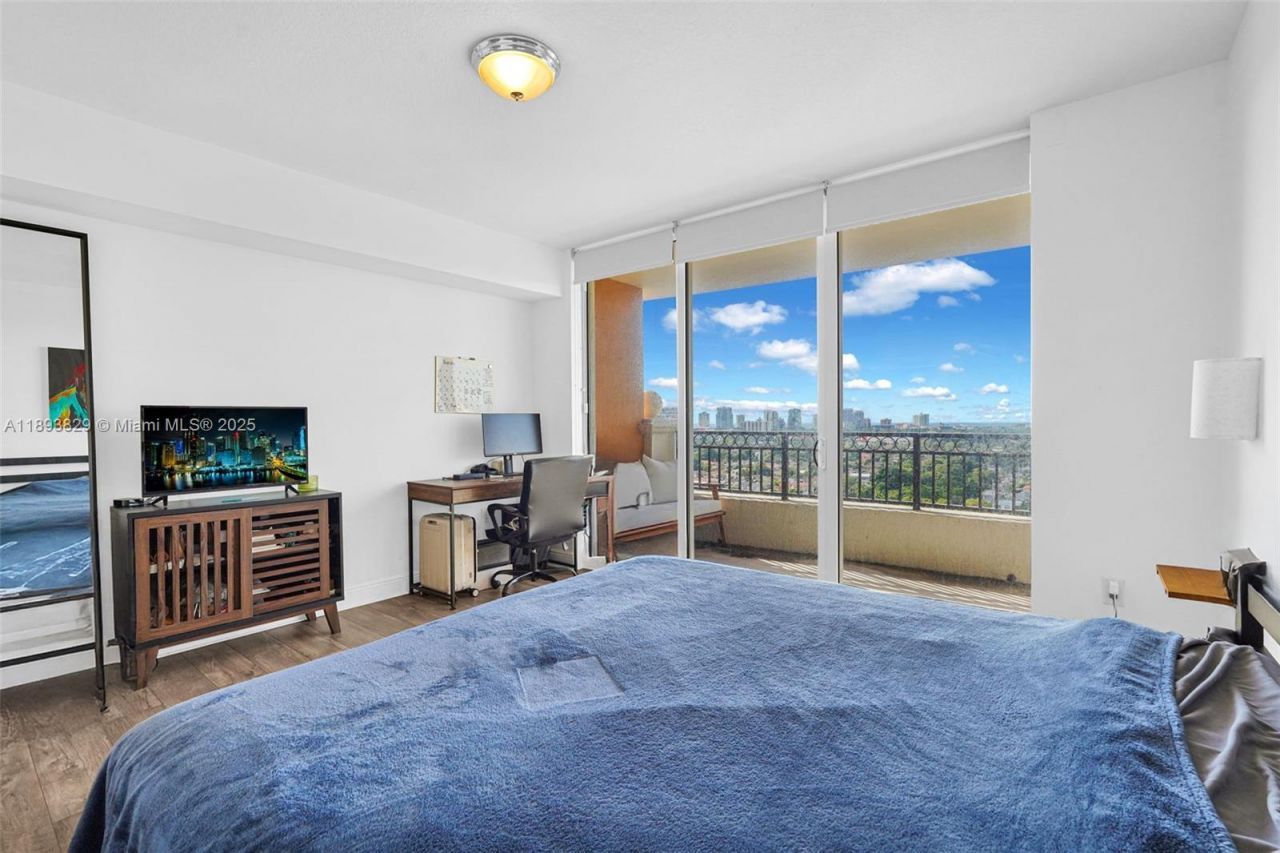 3232 SW 22nd Ter, Unit 1703, Miami, FL 33145 Photo