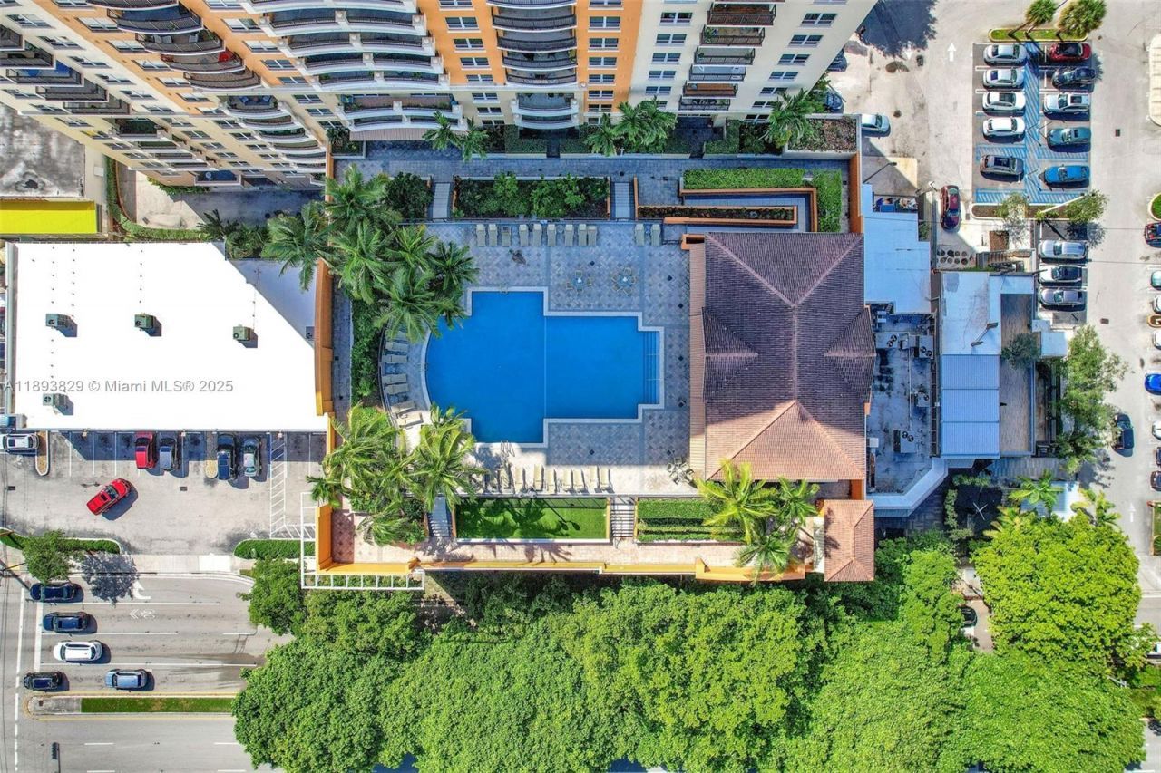 3232 SW 22nd Ter, Unit 1703, Miami, FL 33145 Photo