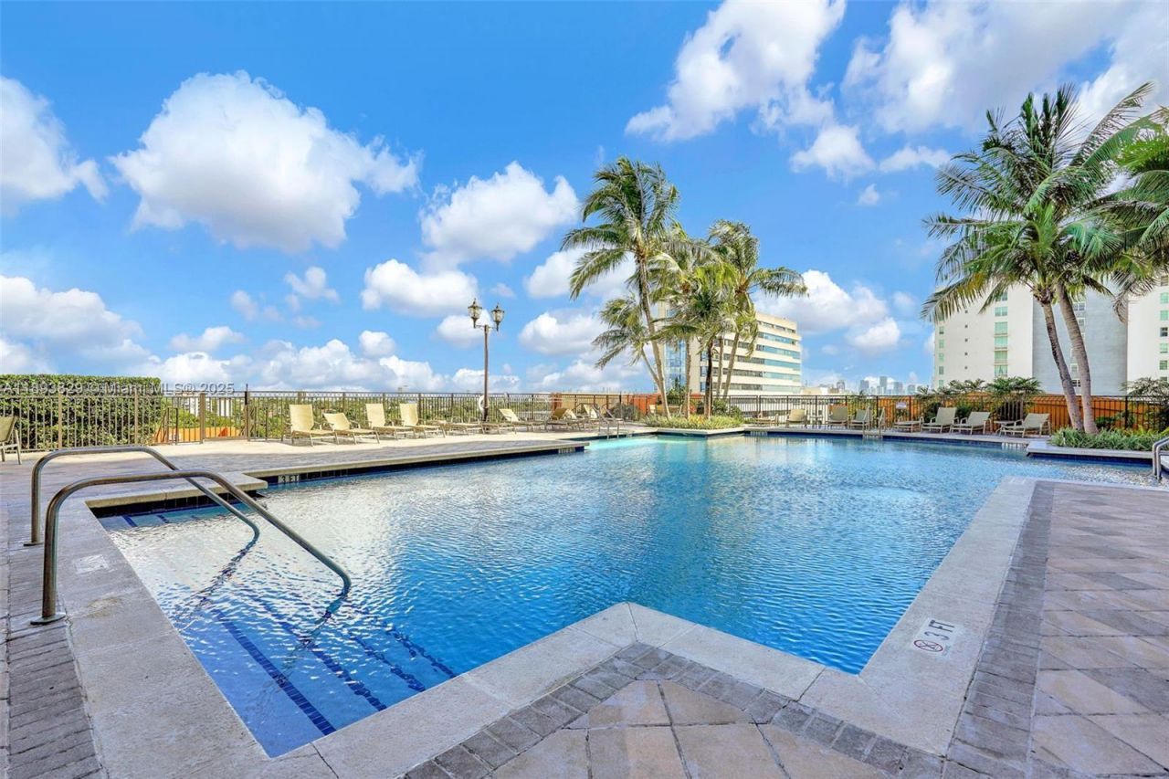 3232 SW 22nd Ter, Unit 1703, Miami, FL 33145 Photo