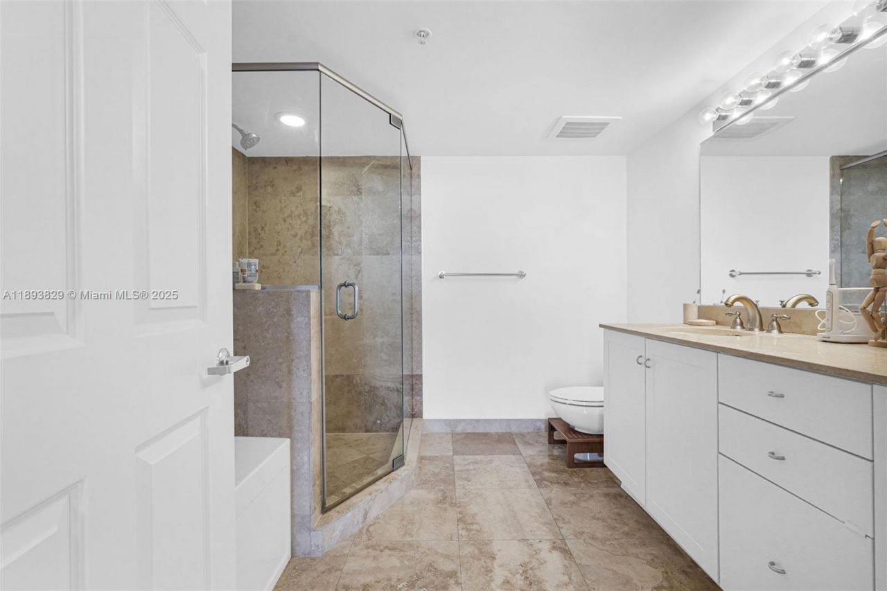 3232 SW 22nd Ter, Unit 1703, Miami, FL 33145 Photo