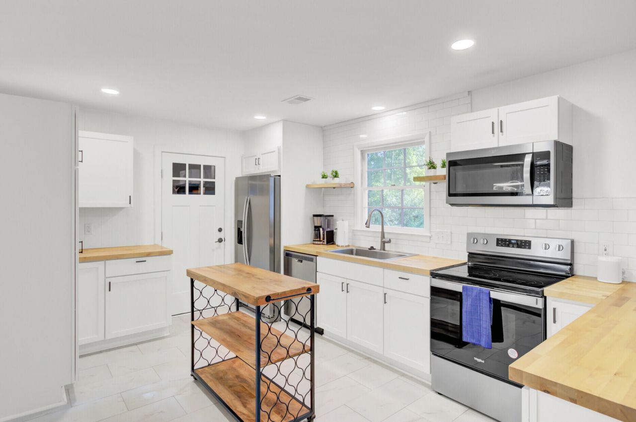 1866 Ashley Hall Road Photo 3