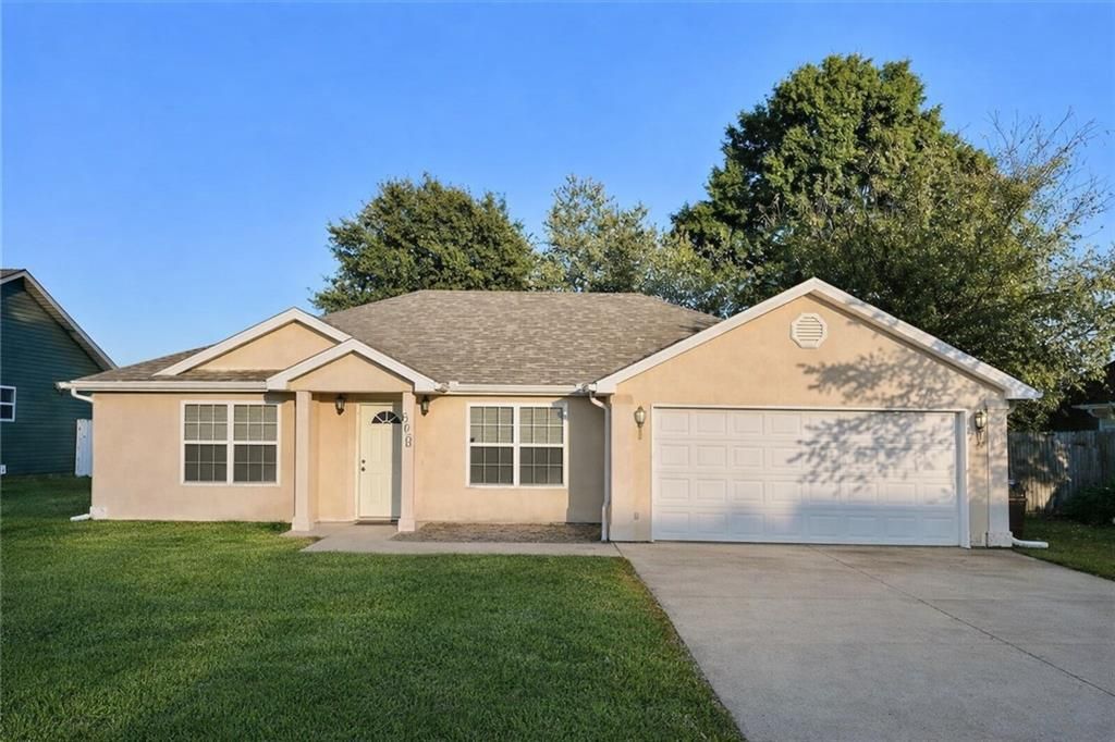 606 Kendrick Street, Knob Noster, MO 65336 Main Photo