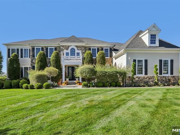 6 Northwood Drive, FRANKLIN LAKES, NJ 07417