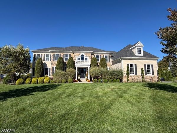 6 Northwood Dr, Franklin Lakes, NJ 07417