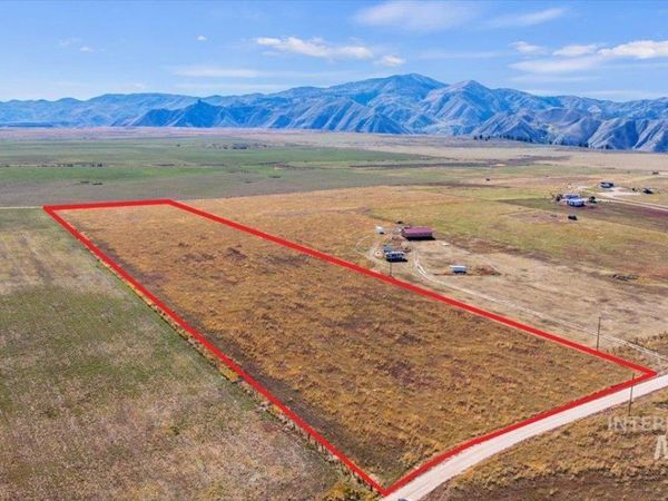 245 W Morning Glory Ct, Prairie, ID 83647