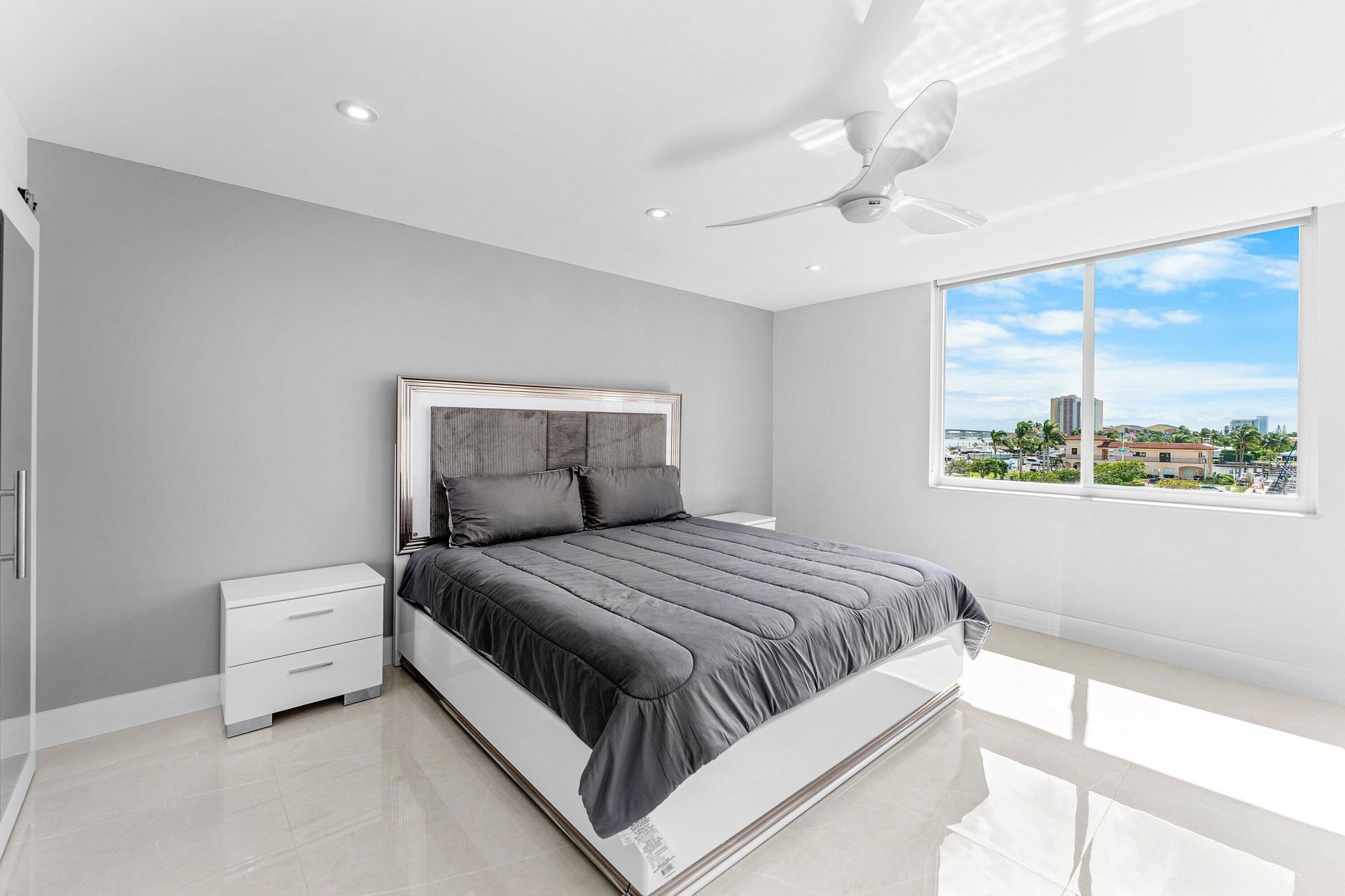 301 Lake Shore Drive, Unit 411, Lake Park, FL 33403 Photo