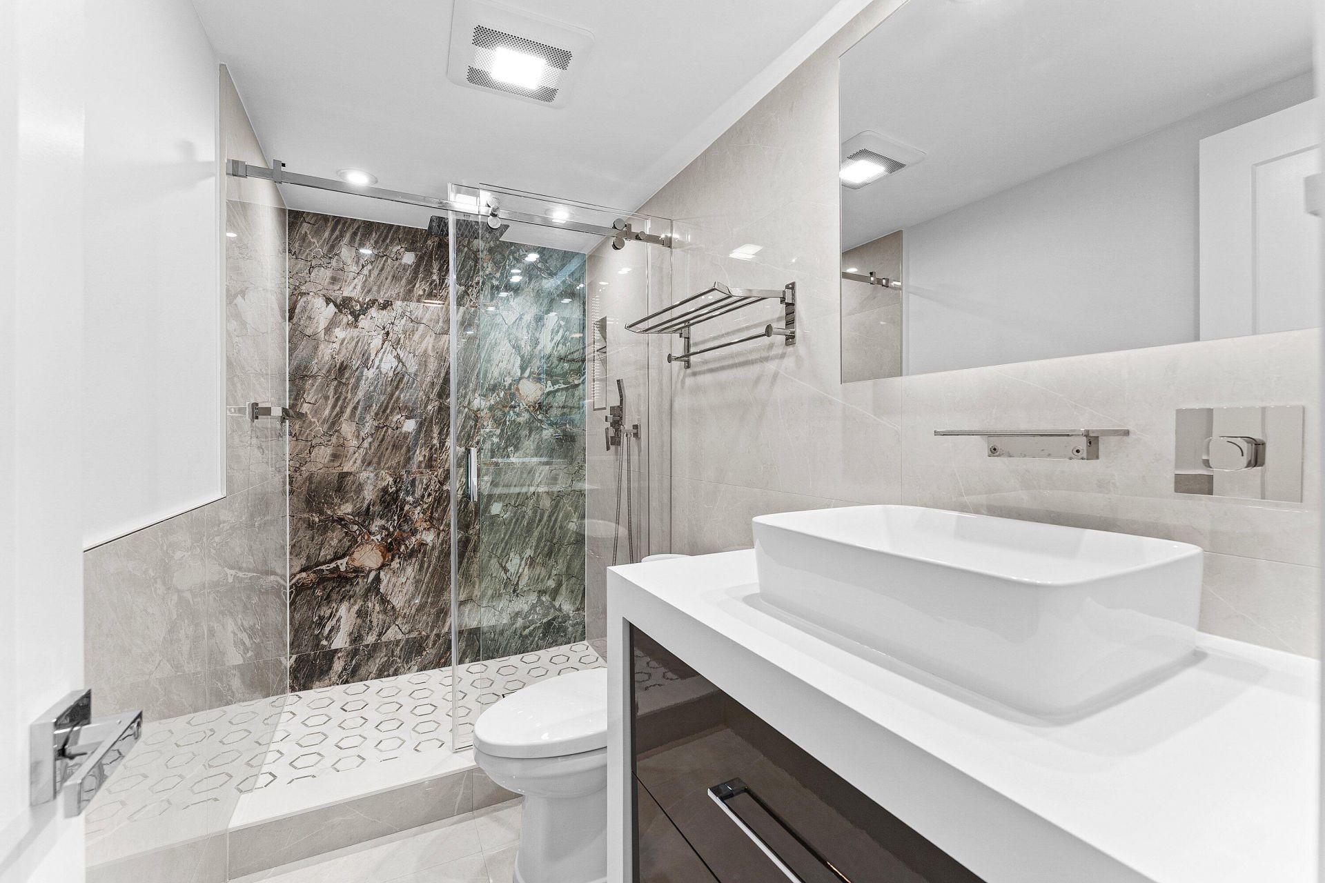 301 Lake Shore Drive, Unit 411, Lake Park, FL 33403 Photo