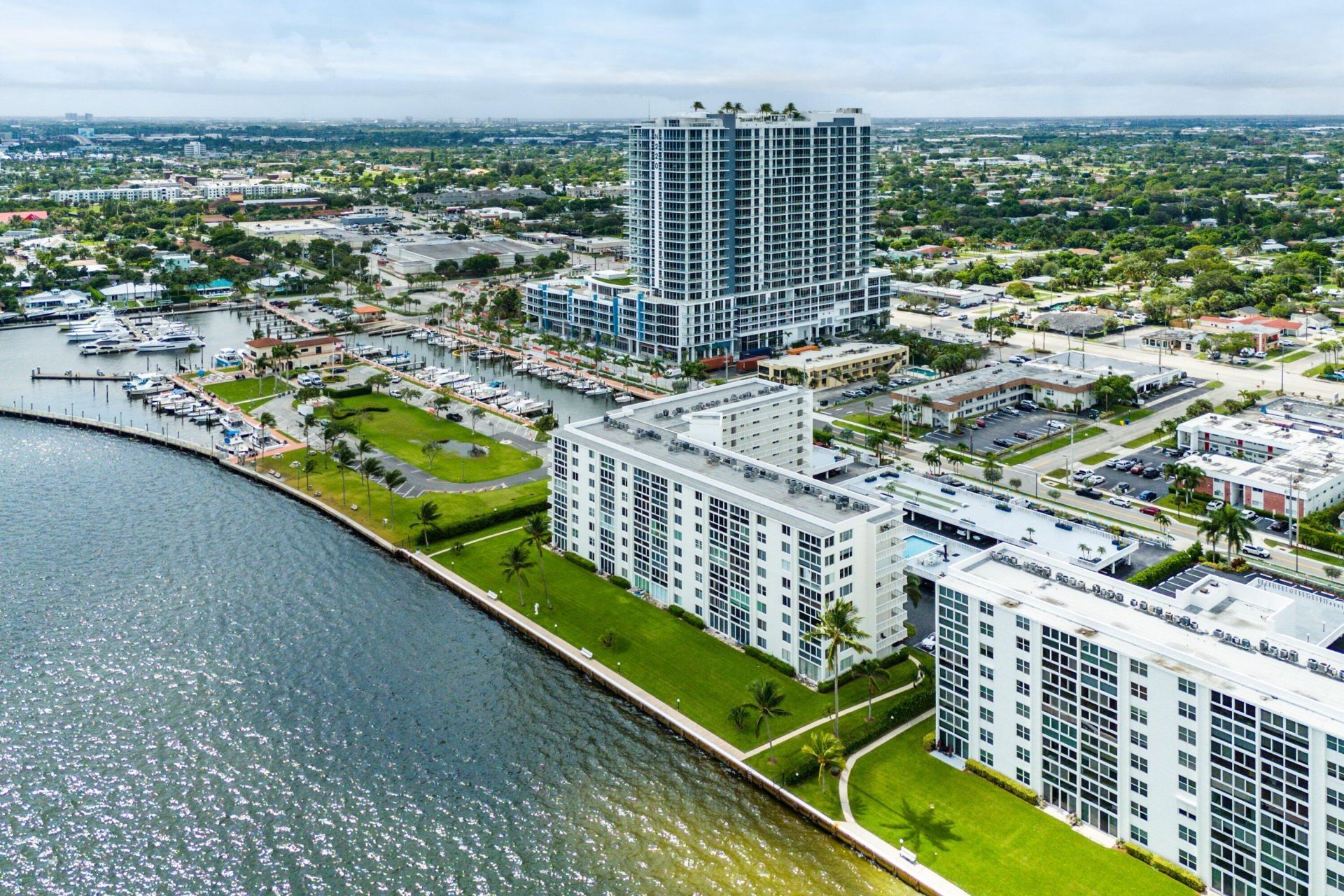 301 Lake Shore Drive, Unit 411, Lake Park, FL 33403 Photo