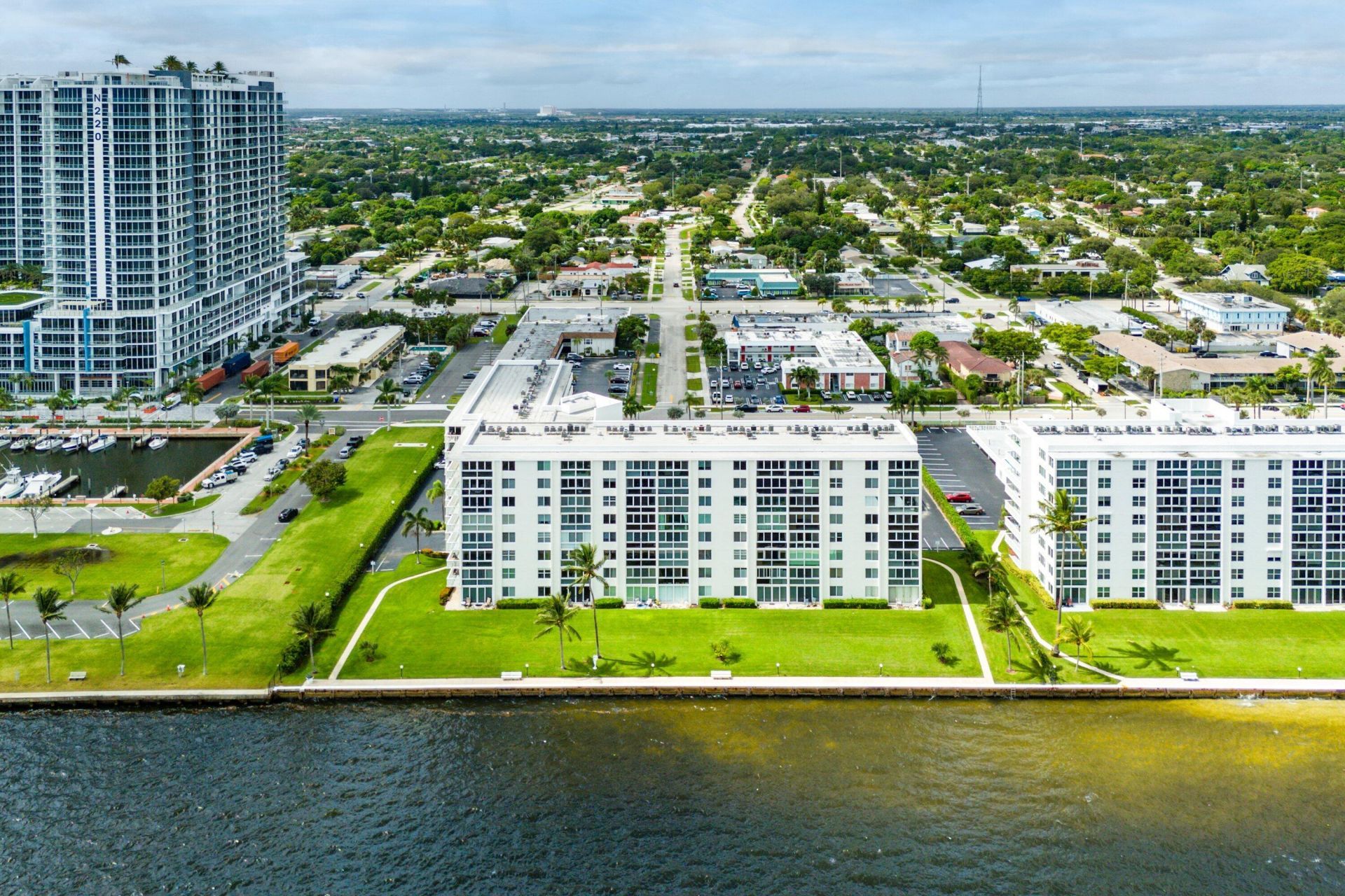 301 Lake Shore Drive, Unit 411, Lake Park, FL 33403 Photo
