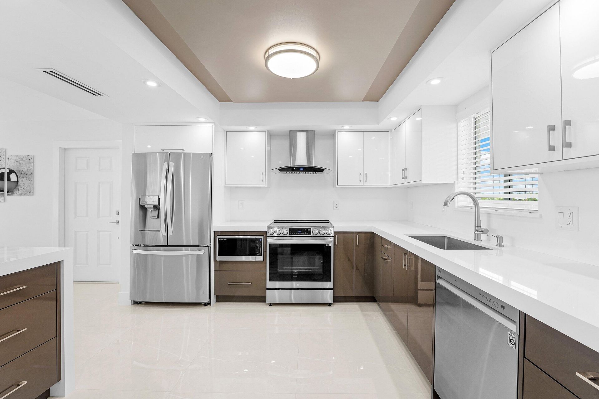 301 Lake Shore Drive, Unit 411, Lake Park, FL 33403 Photo