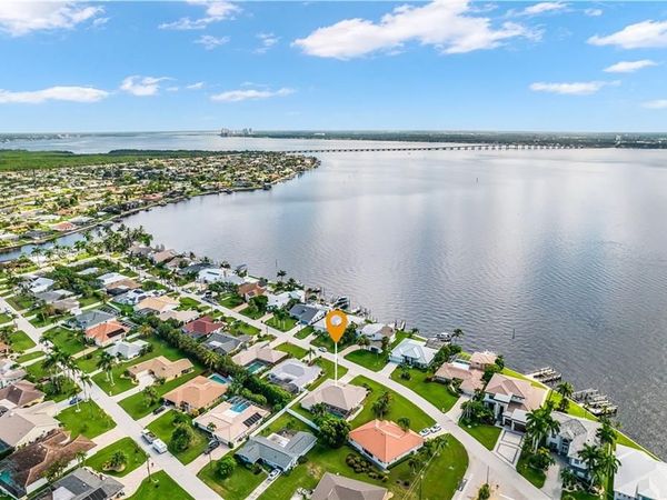 2920 SE 22nd PL, CAPE CORAL, FL 33904