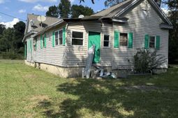 323 Railroad Avenue  photo 4