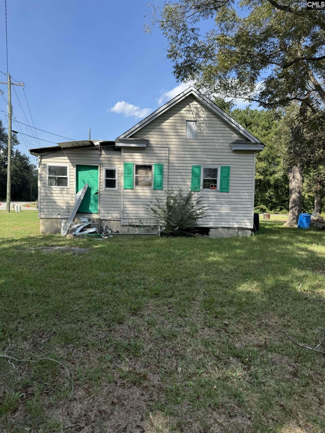 323 Railroad Avenue  Photo 4