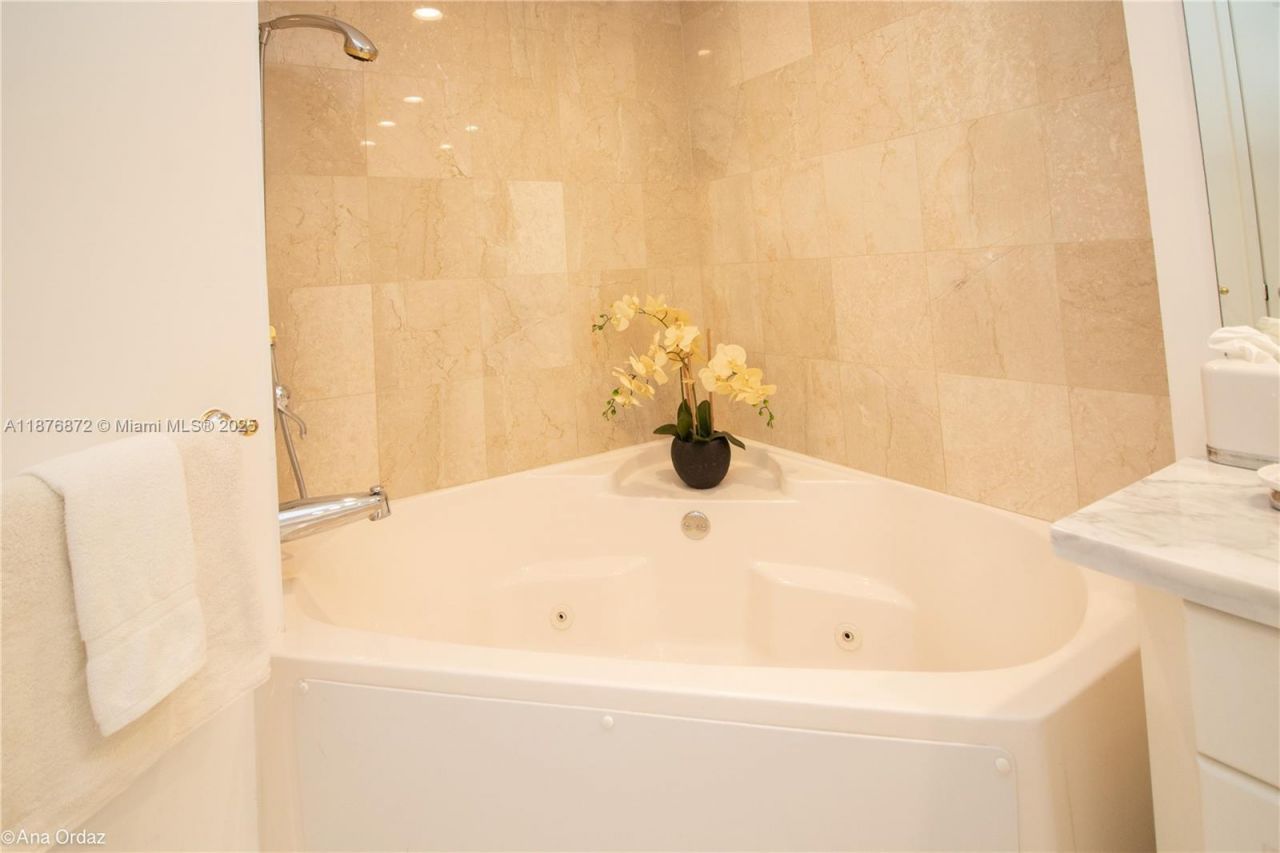 3370 NE 190 St, Unit PH 2909, Aventura, FL 33180 Photo