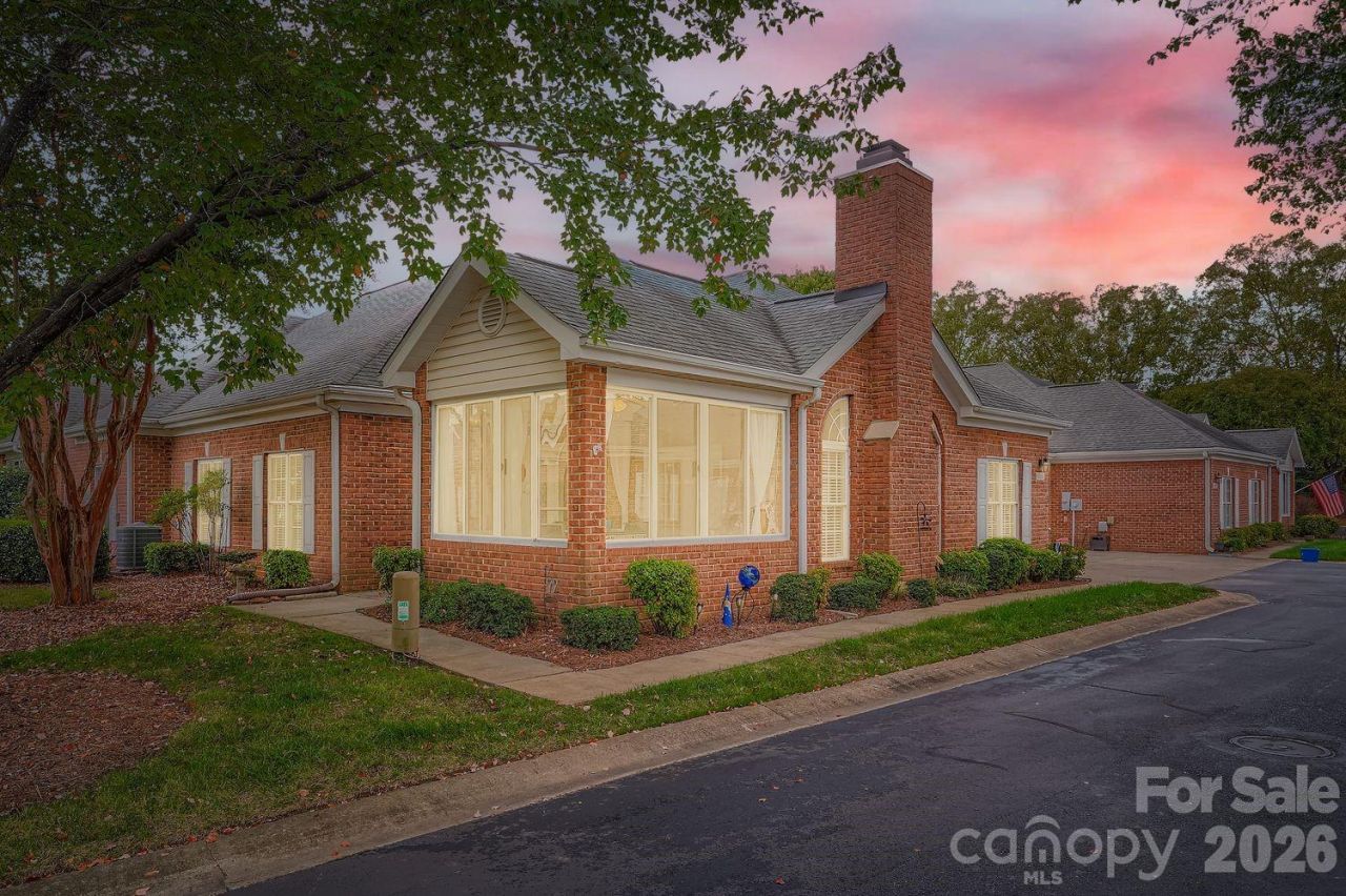 8406 Highland Glen Drive, Charlotte, NC 28269 Main Photo