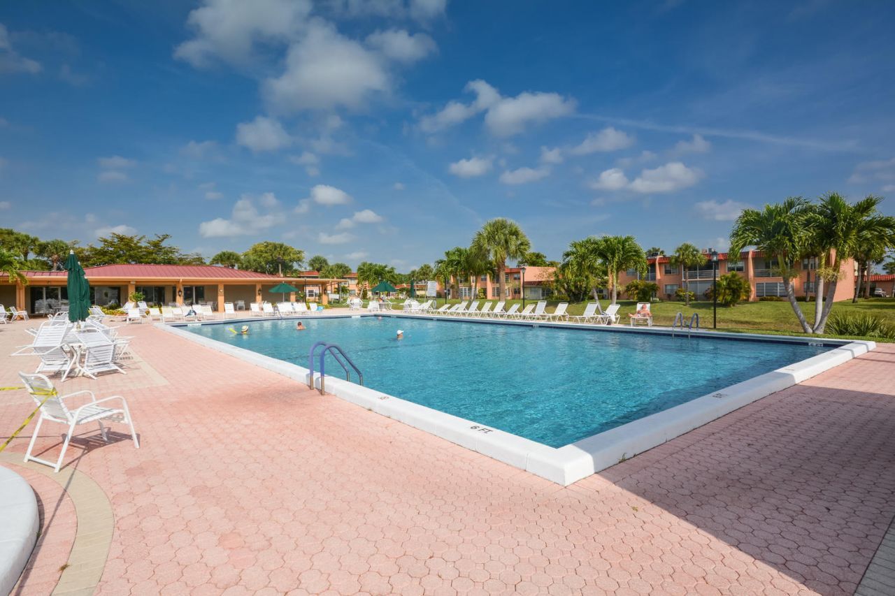 477 Lake Dora Drive, West Palm Beach, FL 33411 Photo