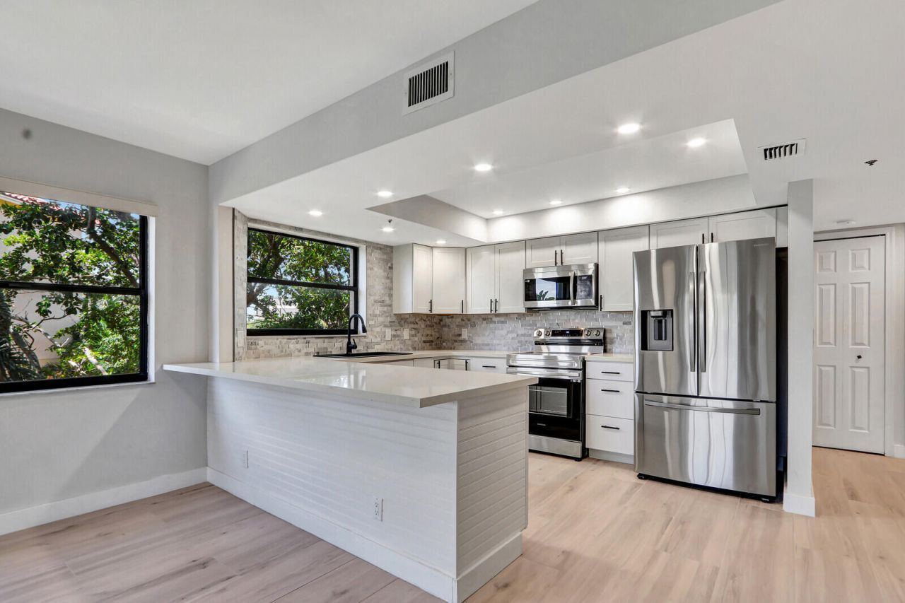 700 Uno Lago Drive, Unit 301, Juno Beach, FL 33408 Photo