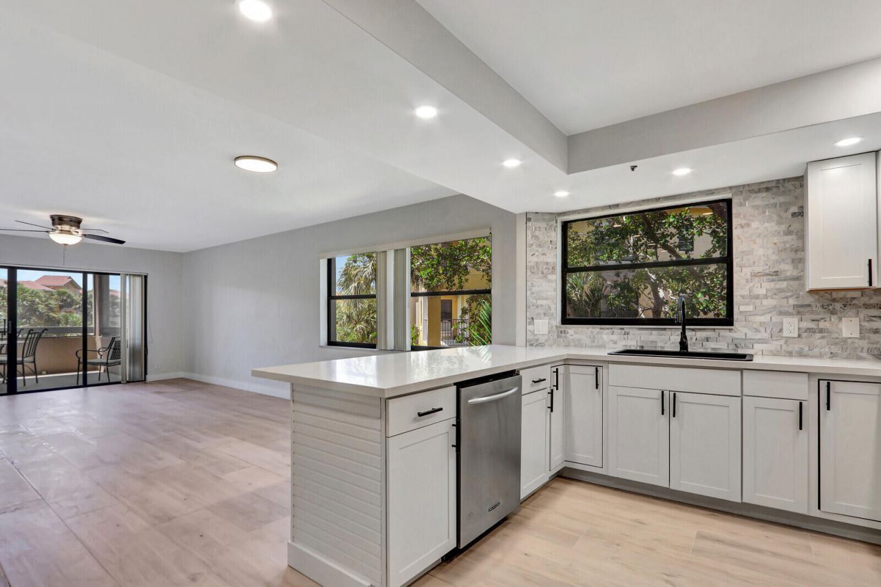 700 Uno Lago Drive, Unit 301, Juno Beach, FL 33408 Photo