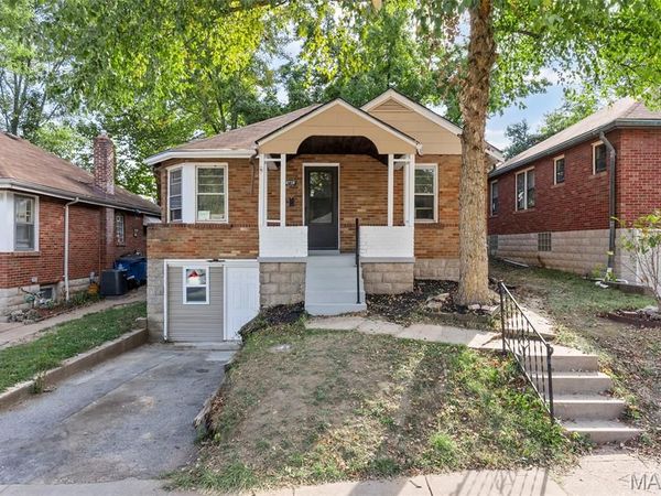 8728 Susan Avenue, St John, MO 63114