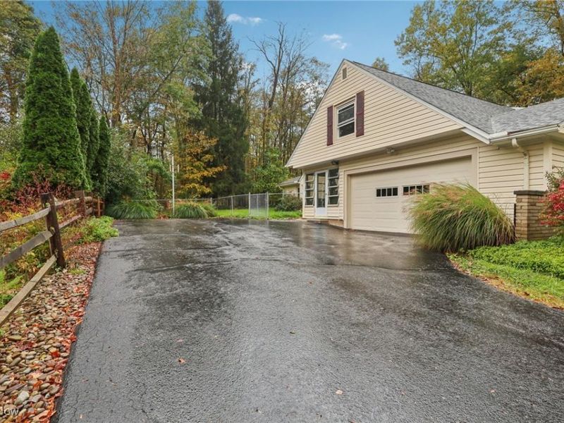 33300 S Woodland Road, Pepper Pike, OH 44124 Photo 3