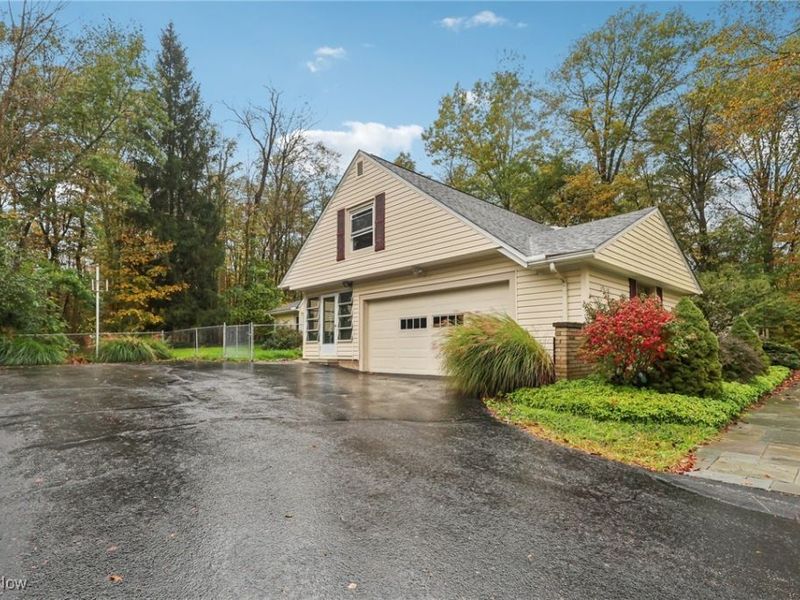 33300 S Woodland Road, Pepper Pike, OH 44124 Photo 4